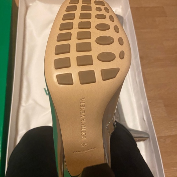 Bottega Venetia silver mirror leather. New with box - Picture 3 of 5